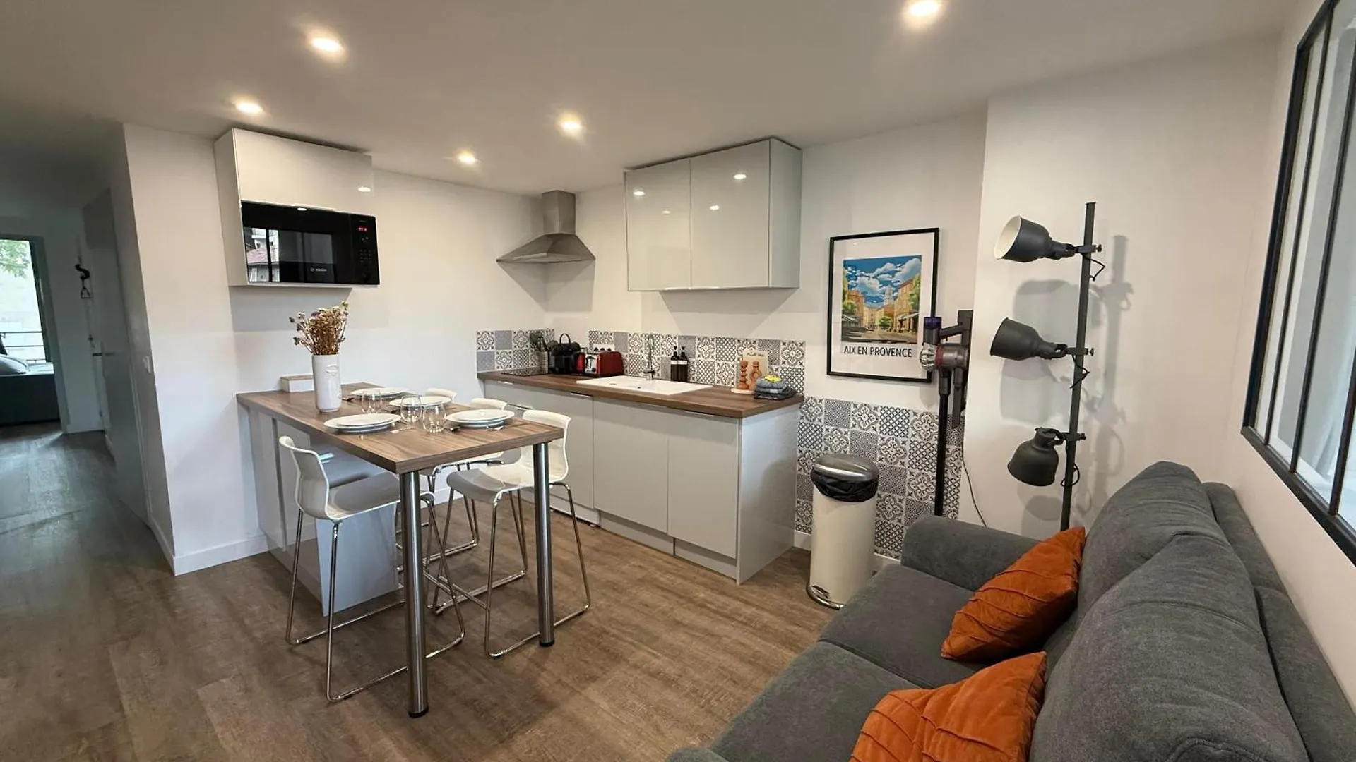 L'Amandier - Joli Appartement T3 Neuf Centre Ville A 2 Pas De La Rotonde Mirabeau Et Des Allees Provencales Aix-en-Provence